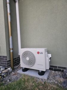 Montaz klimatizace LG Deluxe v Senove